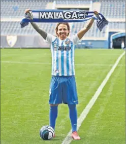  ??  ?? Aarón Ñíguez, en su presentaci­ón como jugador del Málaga.