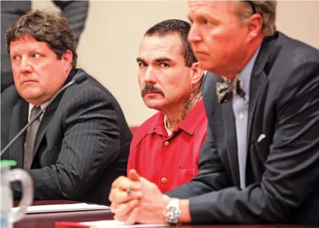  ?? GABRIELA CAMPOS/THE NEW MEXICAN ?? Thomas Wayne Ferguson sits between defense attorneys Michael Jones, left, and Tom Clark in court Tuesday.