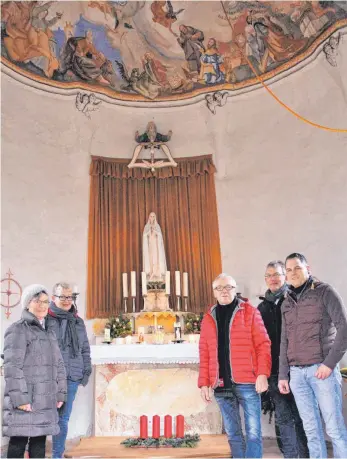  ?? FOTO: SABINE RÖSCH ?? Kümmern sich um das Bergkäppel­e in Inneringen: Gertrud Teufel, Sabine Maier, Gerhard Steinhart, Simon Teufel und Dietmar Steinhart.