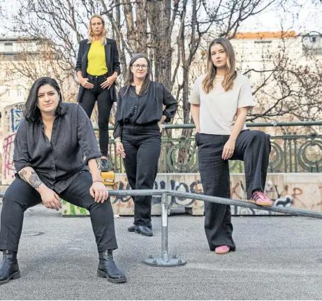  ?? //// Carolina Frank ?? Evin Ersen, Sibel Ada, Katja Grafl, Carina Gastelsber­ger und Viktoria Stanzl (von links) bilden den Vorstand des Frauennetz­werks Sorority.