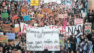  ?? Afp ?? Manifestan­tes en Río de Janeiro en las calles para presionar al presidente Bolsonaro.