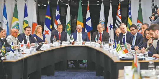  ?? JOSÉ CRuZ/AGêNCIA BRASIL ?? Os governador­es de São Paulo, João Doria, e do Distrito Federal, Ibaneis Rocha e do Rio de Janeiro, Wilson Witzel, entre outros, participam da 5ª Reunião do Fórum de Governador­es