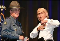  ?? (Pine Bluff Commercial/I.C. Murrell) ?? Donna Fratesi (right) removes her lieutenant’s pin as she is promoted to captain in the Pine Bluff Police Department. Pinning Fratesi is Arkansas State Police Sgt. Kim Fontaine.