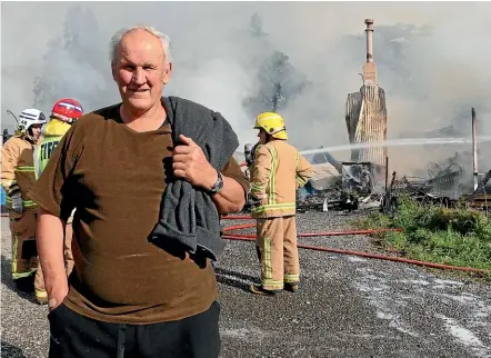  ?? PHOTOS: CATHERINE GROENESTEI­N/STUFF ?? Graham Candy outside his fire-destroyed home in Taranaki.