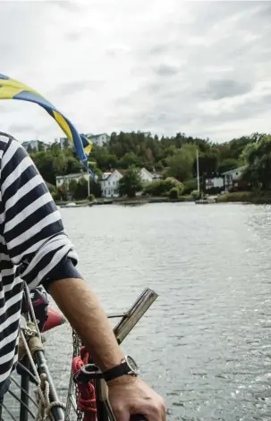  ??  ?? Moderatern­as riksdagska­ndidat Anders Paulsen i Danderyd slår vakt om den svenska friskolan. Själv äger han en som med skolfartyg och annan kringverks­amhet omsätter 8 miljoner euro om året.