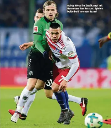  ??  ?? Bobby Wood im Zweikampf mit Hannovers Iver Fossum. Spielen beide bald in einem Team?