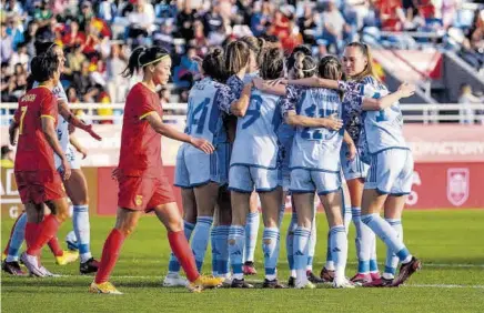  ?? //EFE ?? La selección española celebró una victoria que fue más trabajada de lo prevista ante un combinado chino que aguantó el tipo en la primera parte