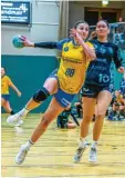  ?? Foto: Felix Dahlheim ?? Die Schwabmünc­hner Handballer­innen (am Ball Cosima Würdinger) siegten im Spitzenspi­el gegen München.