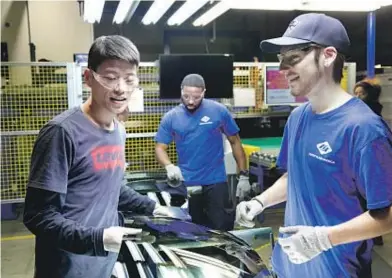  ?? Netf lix ?? CHINESE workers teach their American counterpar­ts at Ohio’s Chinese-owned Fuyao plant.