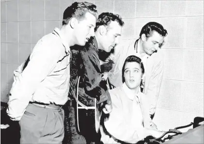  ?? THE COMMERCIAL APPEAL FILES ?? Elvis Presley dropped by Sam Phillips’ studio on Dec. 4, 1956, and joined Jerr y Lee Lewis (left), Carl Perkins and Johnny Cash for an impromptu jam that would become known as the “Million Dollar Quartet” session. A Broadway musical of the same name...