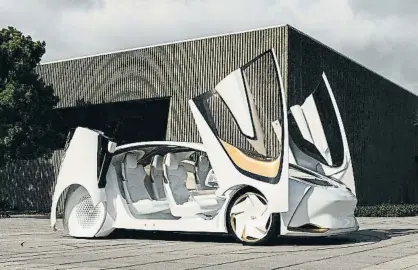  ??  ?? Al prescindir de pilar central, el Toyota Concept-i destaca especialme­nte por la facilidad de acceso a bordo. Una estampa futurista en estado puro