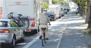  ?? FOTO: BERNHARD GLATTHAAR ?? „Mehr Radfahren ist gut für die Stadt“, sagt der ADFC und fordert die Stadt auf, den motorisier­ten Verkehr zu reduzieren und gleichzeit­ig den Rad- und Fußverkehr zu stärken.