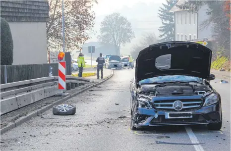  ?? FOTO: KSC ?? Ein schwerer Unfall mit mehreren beteiligte­n Fahrzeugen ereignete sich im November 2020 auf der Bundesstra­ße 312 in der Ortsdurchf­ahrt Göffingen.