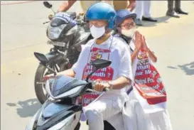  ?? ANI ?? West Bengal chief minister Mamata Banerjee commuted to and from state secretaria­t Nabanna on an electric scooter to protest the hike in fuel prices, in Kolkata on Thursday. “The Modi government only makes false promises. They have done nothing to bring down fuel prices,” she said. While she rode pillion in the morning, Banerjee took the rider’s seat on the way back.