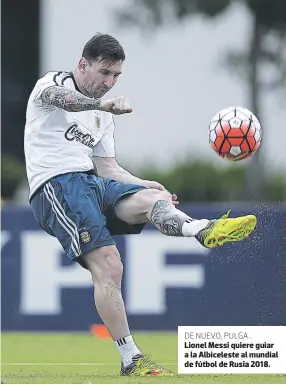  ?? FOTO: AFP ?? DE NUEVO, PULGA... Lionel Messi quiere guiar a la Albicelest­e al mundial de fútbol de Rusia 2018.