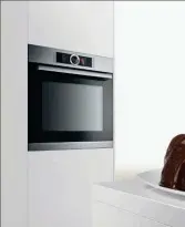  ??  ?? Der neue „Sensor-Backofen“von Bosch weiß, wann der Kuchen fertig ist. Seine Trainingsd­aten bezieht der KI-fähige Ofen aus der Cloud und vom Benutzer.