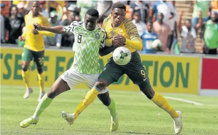  ?? /Veli Nhlapo ?? Lebo Mothiba of Bafana Bafana and Oghenekaro Etebo of Nigeria during the 2019 Africa Cup of Nations qualificat­ion match at FNB Stadium yesterday.