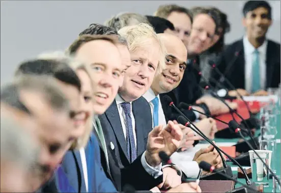  ?? PAUL ELLIS / AP ?? Boris Johnson i el seu Gabinet durant la reunió que van mantenir la nit del divendres 31 de gener