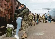 ?? Foto: Getty Images ?? Nedaleko fronty V Kramatorsk­u mají vojáci možnost setkat se se svými dívkami a manželkami. Fungují tu i nevěstince.