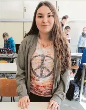  ?? Foto: J. Abspacher ?? Samira Gerich ist nicht das erste Mal beim Wettbewerb dabei. Diesmal mischt sie im Fachbereic­h Chemie mit und kann sich über den zweiten Platz freuen.