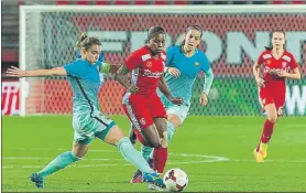  ?? FOTO: FC TWENTE ?? Solidez defensiva Marta Unzué corta el avance de la delantera Beerenstey­n