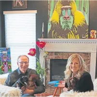  ?? HILLARY LEVIN TRIBUNE NEWS SERVICE ?? Ken and Marianne McGee, with their three dachsunds, in their colourful and tactile living room in St. Charles, Mo.