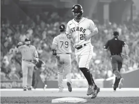  ?? Karen Warren/Staff photograph­er ?? The Astros’ Jose Altuve (27) runs back to the dugout after Alex Bregman’s groundout ended Saturday’s game against the Chicago White Sox at Minute Maid Park in Houston. The Astros lost 7-0.