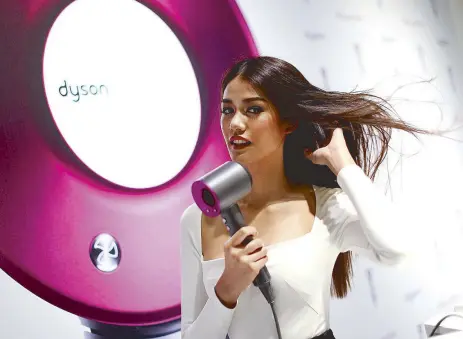  ??  ?? As effortless as it looks: Miss Universe Thailand 2015 Aniporn Chalermbur­anawon (aka Nat Aniporn) swears by Dyson Supersonic’s fast dry and smoothing nozzle combo to straighten her hair even without products.