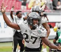  ?? Stephen M. Dowell / Tribune News Service ?? Central Florida defensive back Richie Grant gets his shot at post-touchdown fun after his intercepti­on return.