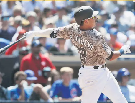  ??  ?? CON BUEN PASO. Christian Villanueva conectó bambinazo solitario en la cuarta entrada, pero su equipo, Padres de San Diego, perdió ante los Cachorros de Chicago.