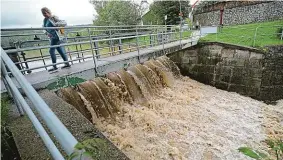  ?? FOTO MAFRA – PETR LEMBERK ?? Žďár nad Sázavou – Stržský potok vytékající z Konventské­ho rybníka