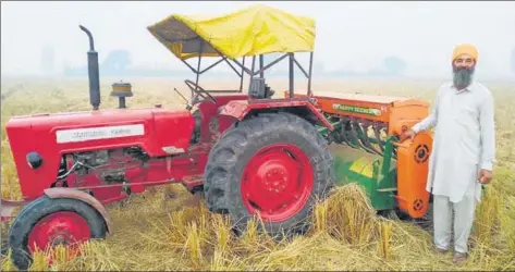  ?? HT PHOTO ?? ■
Farmer Gurbachan Singh using a happy seeder at his field at Burj Deva Singh village in Tarn Taran on Saturday.