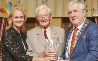  ??  ?? Sinead Tarmey from Wicklow Hospice Foundation and Cllr Pat Fitzgerald, cathaoirle­ach of Wicklow County Council, presenting Canon Robert Jennings with the Heritage Award.