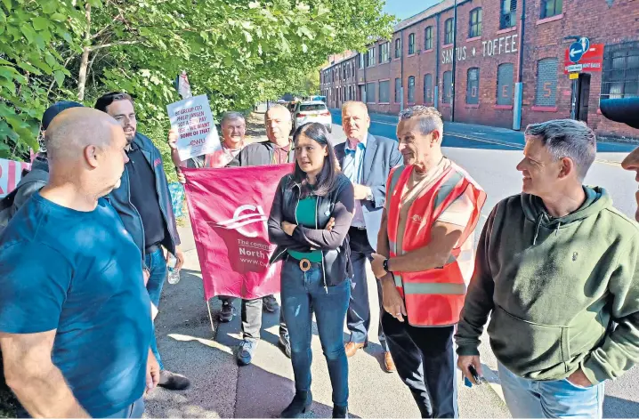  ?? ?? Lisa Nandy visits a picket line in her constituen­cy in Wigan, as BT and Openreach workers strike, despite Sir Keir Starmer trying to distance the Labour Party from strikes