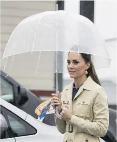  ?? JONATHAN HAYWARD / THE CANADIAN PRESS ?? The royal couple holds a traditiona­l drum in Bella Bella, B.C., top; becomes acquainted with B.C. weather, bottom right; and meets First Nations elders in Bella Bella on Monday, bottom left.