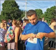  ?? GLENN GRIFFITH — GGRIFFITH@DIGITALFIR­STMEDIA.COM ?? Domenic Penn gets ready for the start of the Silks and Satins 5K.