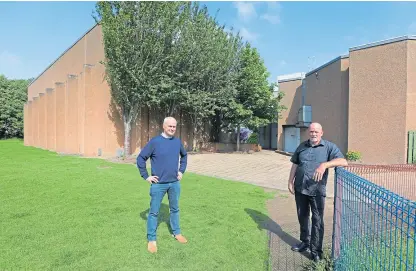  ?? Picture: Dougie Nicolson. ?? Forfar businessme­n Mark Guild, left, and Donald Stewart at the Lochside Leisure Centre building.