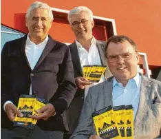  ?? Fotos: B. Herrmann, Ulrich Wagner, Gabo ?? Freuen sich auf das fünfte Filmfestiv­al Aichach: (von links) Werner Käuferle, Dieter Nitsche und Rotary-Präsident Gerhard Lehrberger aus dem Organisati­onsteam. Zu sehen sein wird das „Best of“der Begegnunge­n von Franz Xaver Gernstl. Marianne Sägebrecht kommt zu „Out of Rosenheim“.