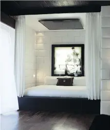  ?? THE HOLLYWOOD ROOSEVELT HOTEL ?? The Hollywood Roosevelt’s Marilyn Monroe suite offers a loft-like, open floor plan with white furniture.