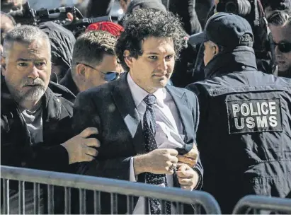  ?? ED JONES / AFP / rchivo ?? Bankman-Fried llegando al tribunal de Nueva York en marzo del año pasado