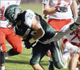  ?? BEN HASTY — READING EAGLE ?? Twin Valley’s Dominic Caruso runs for a touchdown in the first quarter of the Raiders’ victory over Fleetwood.