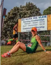  ??  ?? Melissa van Rensburg (Nedbank) was die eerste vrou oor die eindstreep in die halfmarath­on.