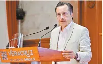  ??  ?? El gobernador Cuitláhuac García promete proteger a todos los aspirantes, pero llama a denunciar ataques para poder actuar.