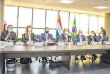  ?? ?? Miembros del Consejo de Administra­ción, lado paraguayo.