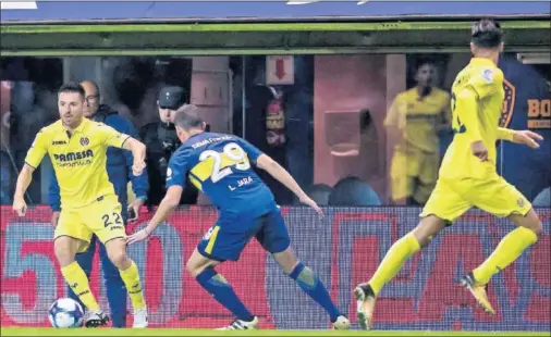 ??  ?? SIN ACIERTO. El Villarreal apenas generó peligro en la portería de un Boca que planteó un partido trabajado.