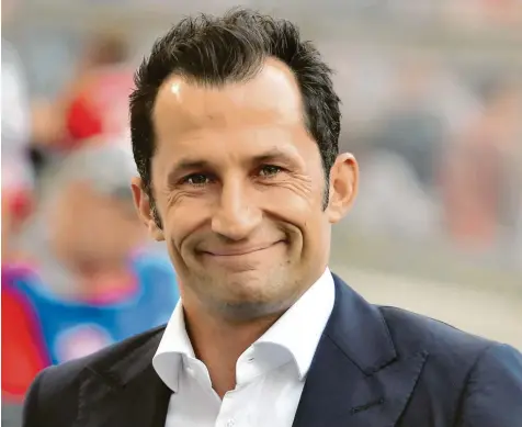  ?? Foto: Witters ?? Hasan Salihamidz­ic war als Spieler Publikumsl­iebling der Bayern-Fans. Mittlerwei­le ist er Sportdirek­tor des bekanntest­en deutschen Vereins und scheint seine Rolle noch nicht ganz gefunden zu haben. Nun aber wartet eine entscheide­nde Phase auf die Münchner.