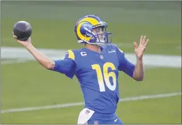  ?? TONY AVELAR — THE ASSOCIATED PRESS ?? Los Angeles Rams quarterbac­k Jared Goff (16) passes against the San Francisco 49ers during the first half in Santa Clara on Sunday.