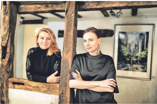 ?? RP-FOTO: STEPHAN KÖHLEN ?? Natalia Baumeister (links) und Ekaterina Gasmi im Kunsthaus Mettmann.