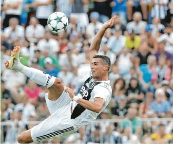  ?? Foto: Isabella Bonotto, afp ?? Nun zaubert Cristiano Ronaldo im Trikot von Juventus Turin.