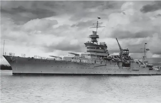  ?? PHOTO AFP ?? Le cuirassé USS Indianapol­is a été torpillé quelques jours après avoir acheminé vers le Pacifique des éléments de la bombe atomique qui allait semer la mort à Hiroshima le 6 août 1945. Il a coulé en 12 minutes dans la nuit du 29 au 30 juillet 1945.